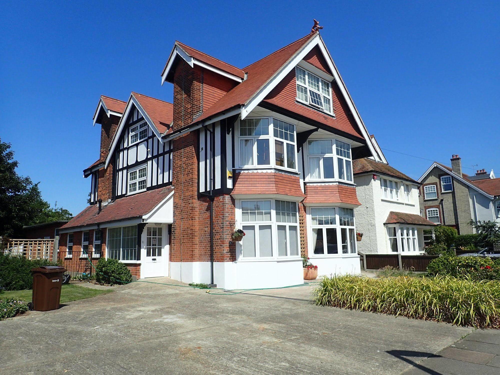 클랙톤온씨 The Old Surgery B&B 외부 사진